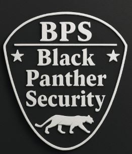 Schild mit der Aufschrift "Black Panther Security" und einem Panther-Logo.